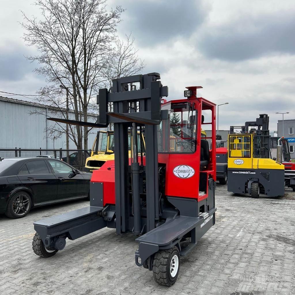 Combilift C4000 Šakiniai krautuvai su privažiavimu iš visų keturių pusių
