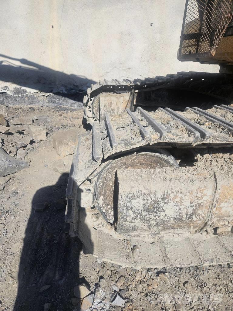 CAT 330 Vikšriniai ekskavatoriai