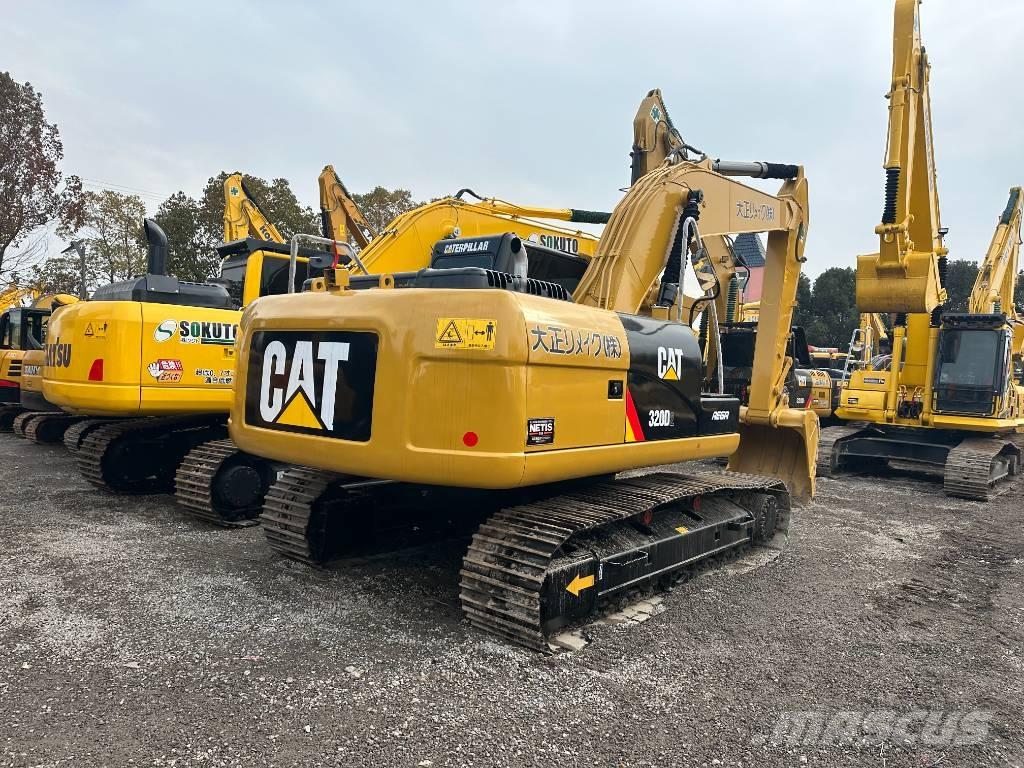 CAT 320 D2 Vikšriniai ekskavatoriai