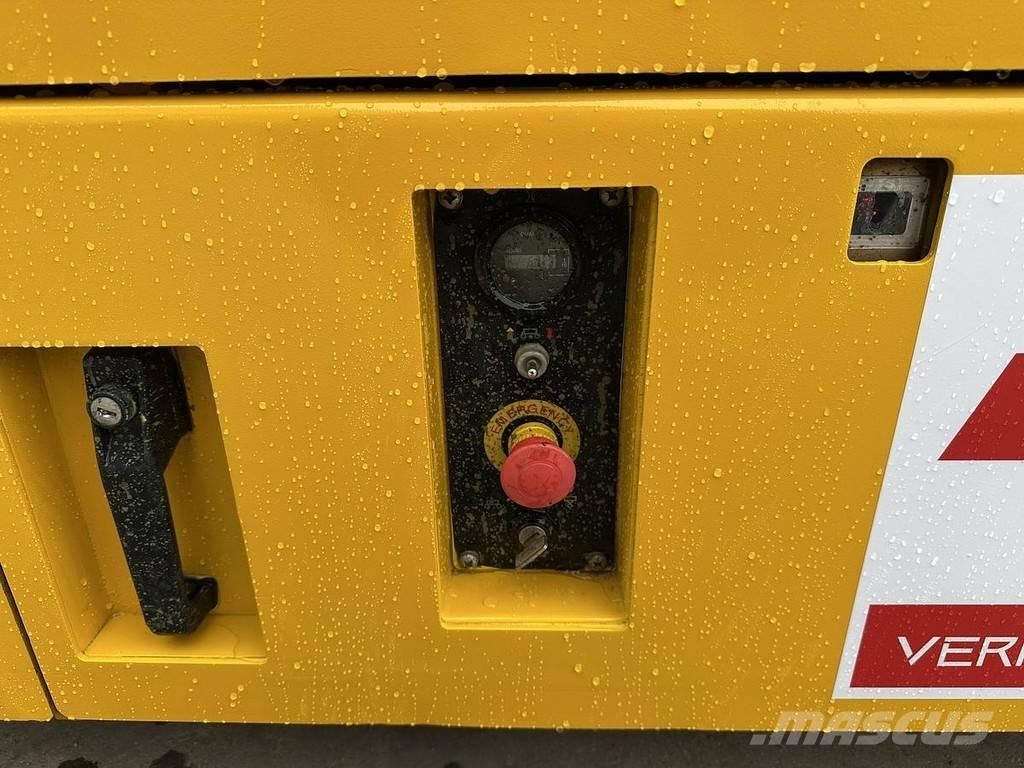 JCB S2032E Kiti keltuvai ir platformos