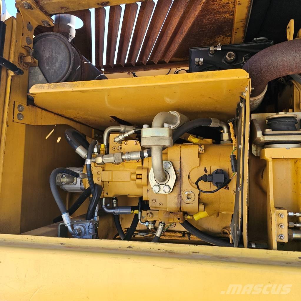 CAT 322 C Ratiniai ekskavatoriai