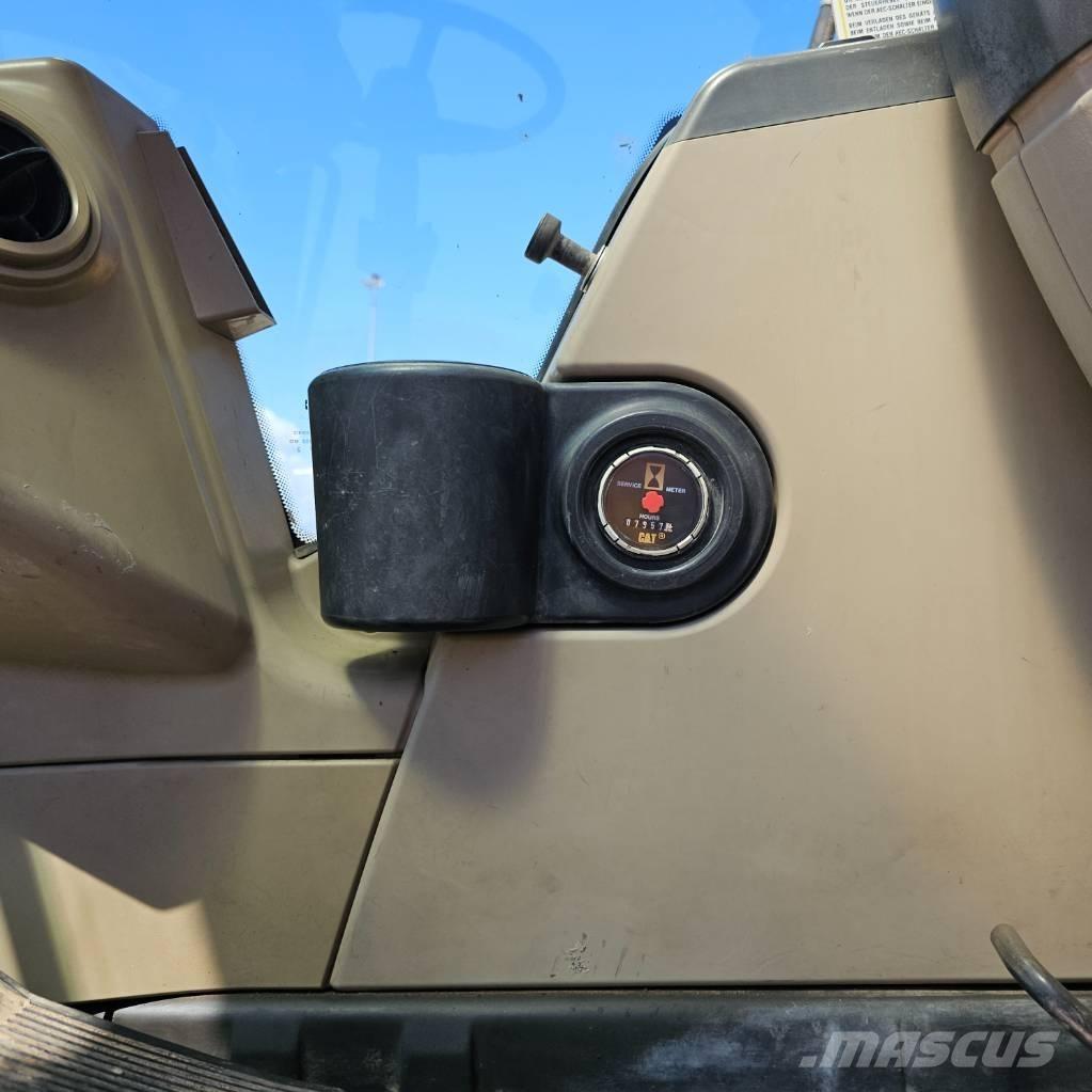 CAT 322 C Ratiniai ekskavatoriai