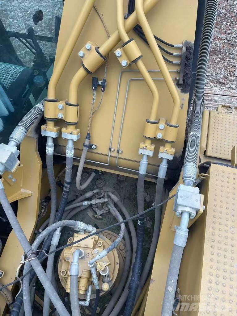 CAT 336 Vikšriniai ekskavatoriai