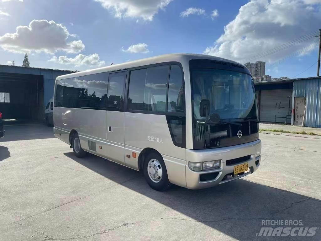 Nissan Civilian Tarpmiestiniai autobusai
