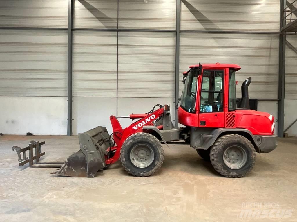 Volvo L 30 G Naudoti ratiniai krautuvai