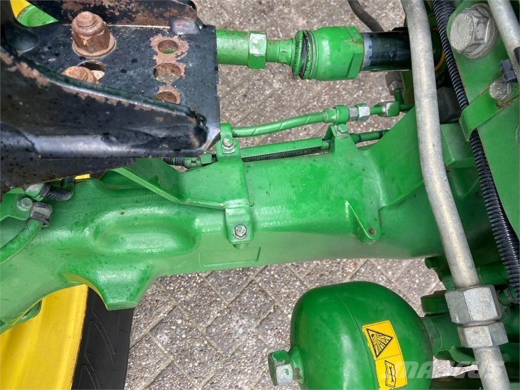 John Deere 6215R Traktoriai