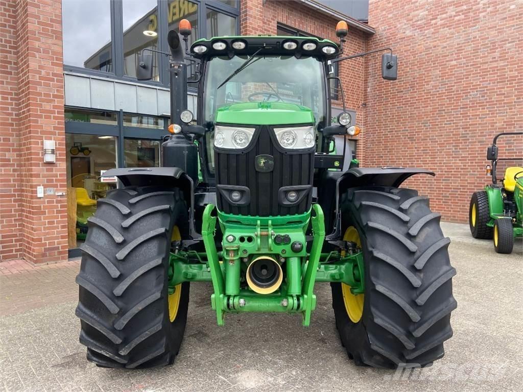 John Deere 6215R Traktoriai