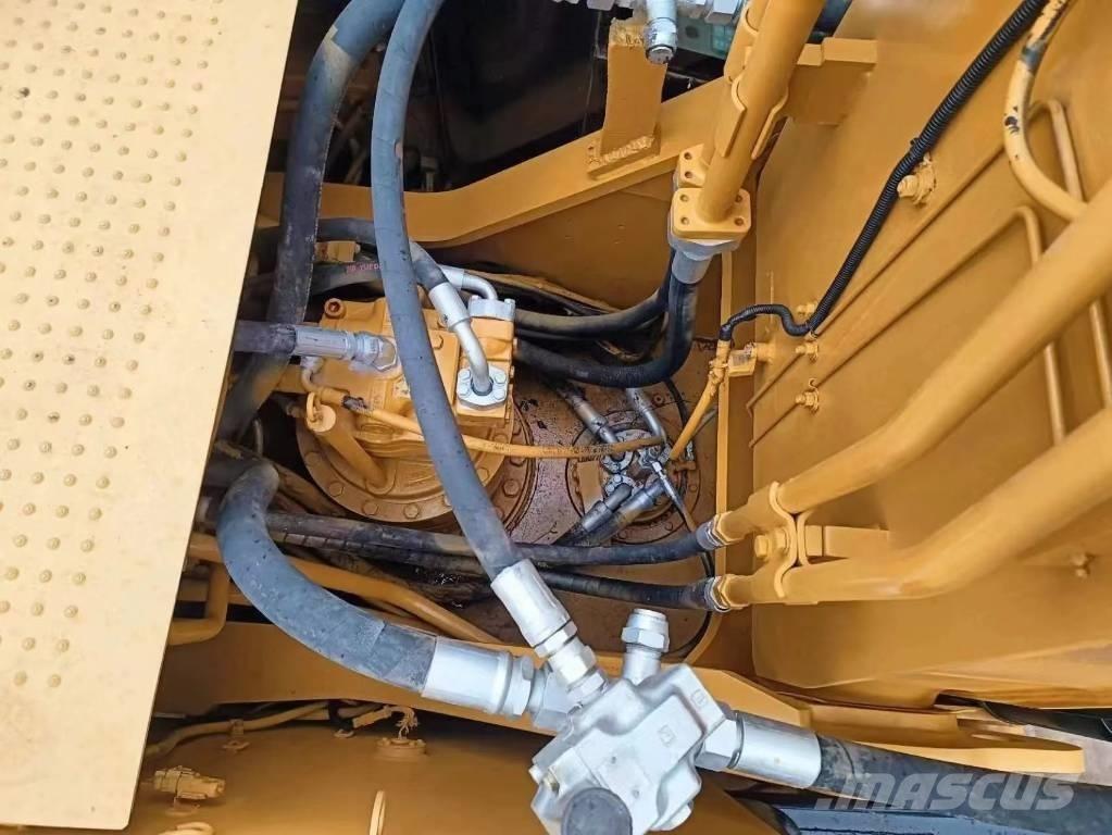 CAT 330 D Vikšriniai ekskavatoriai