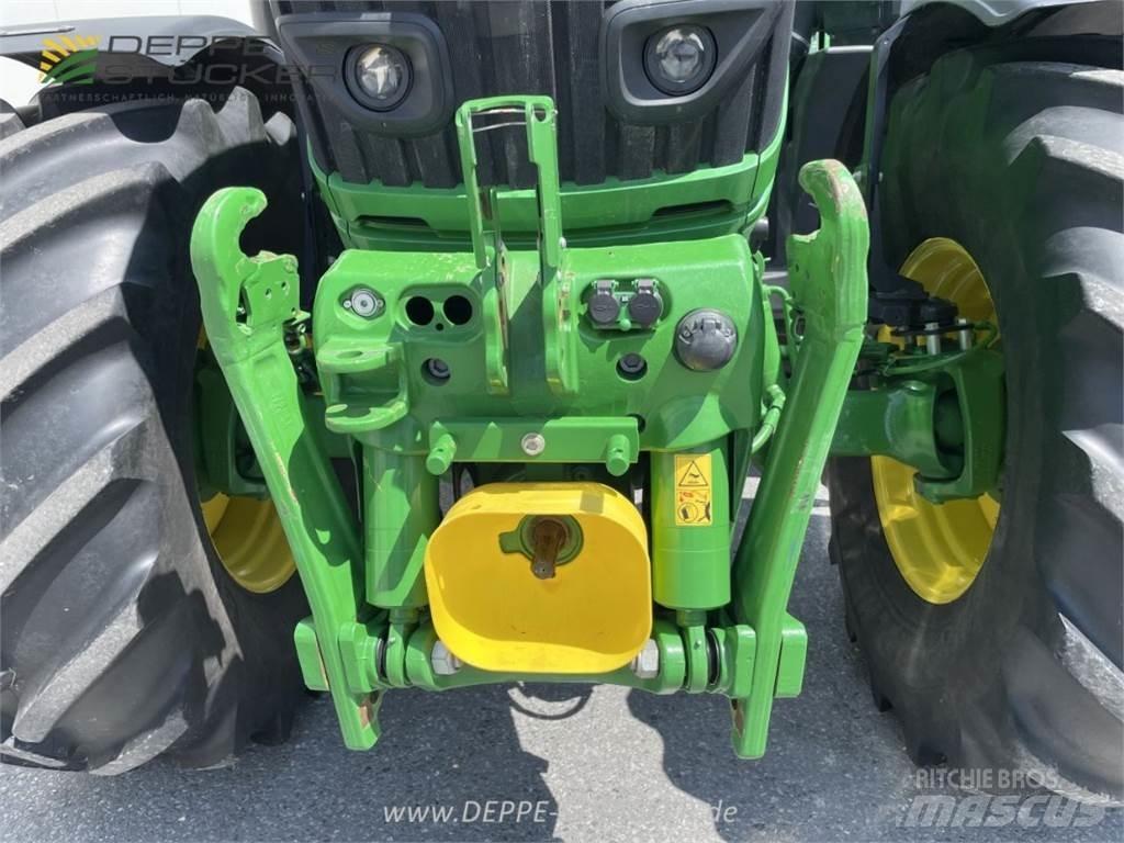 John Deere 6230R Traktoriai