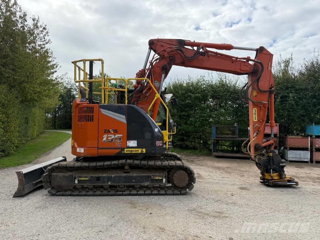 Hitachi ZX 135 US-7 Vikšriniai ekskavatoriai