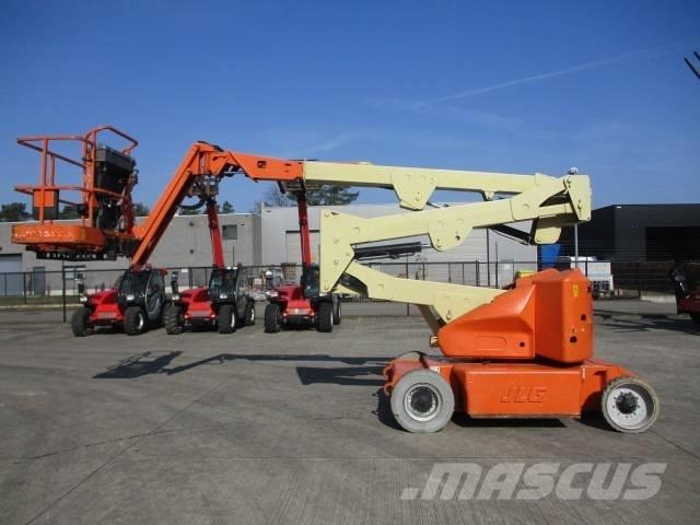 JLG E 400 AJPN (817) Kompaktiškas savaeigis strėlinis keltuvas