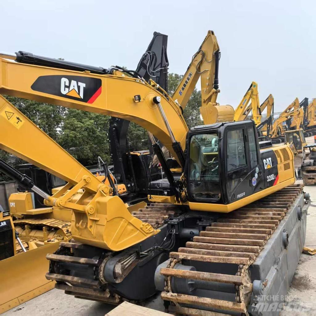 CAT 320 D Amfibiniai ekskavatoriai