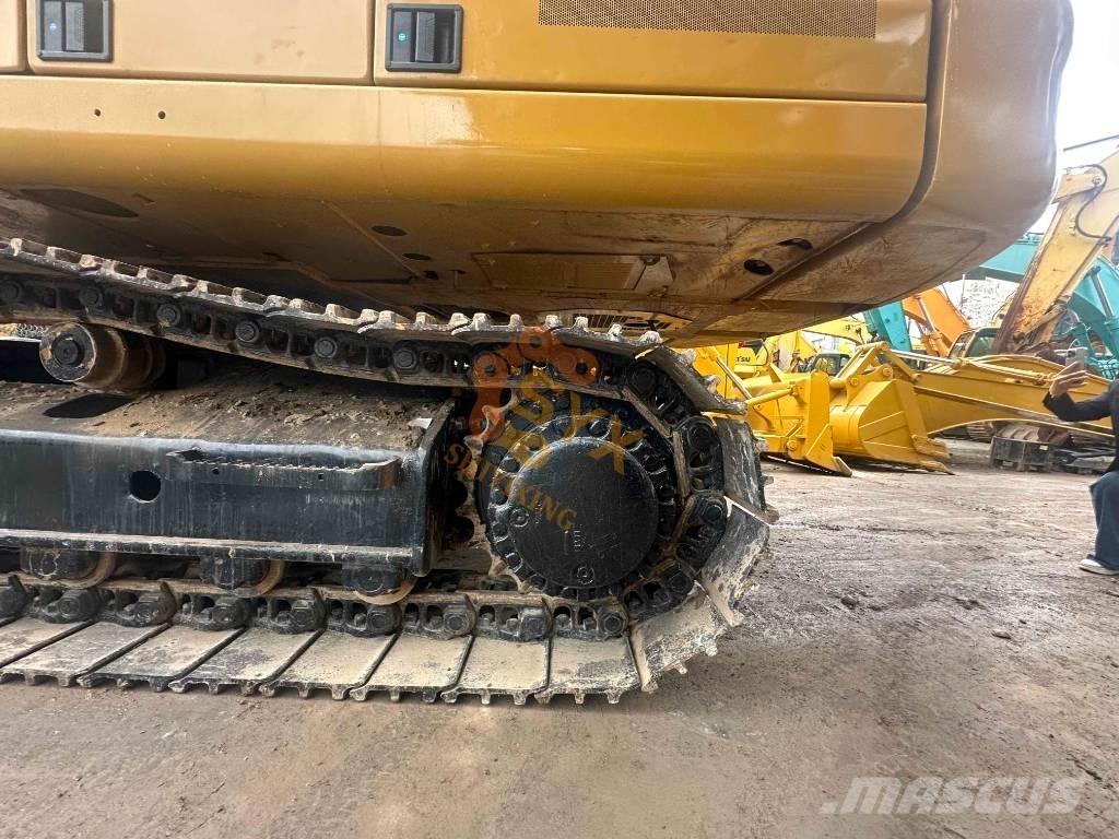 CAT 330 Vikšriniai ekskavatoriai