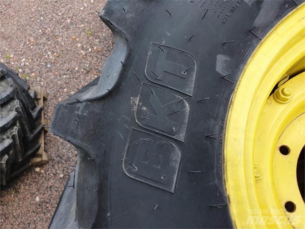 BKT 320/85R20 x2 Padangos, ratai ir ratlankiai