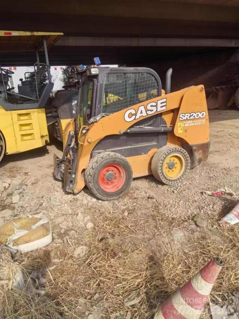 CASE SR200 Krautuvai su šoniniu pasukimu