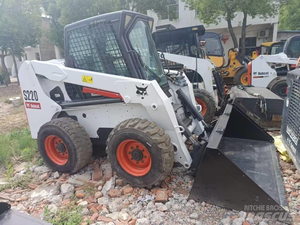 Bobcat S 220 Krautuvai su šoniniu pasukimu