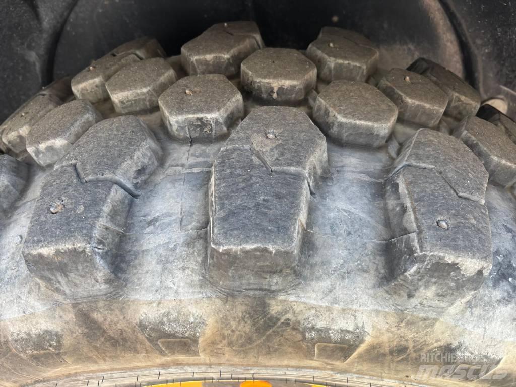 Komatsu WA 100 M-8E0 Naudoti ratiniai krautuvai