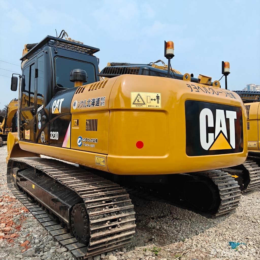 CAT 323D Vikšriniai ekskavatoriai
