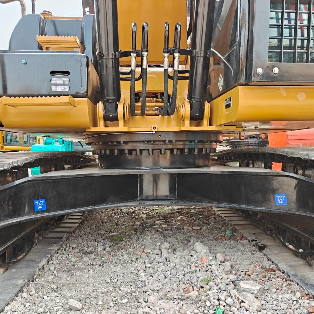 CAT 323D Vikšriniai ekskavatoriai
