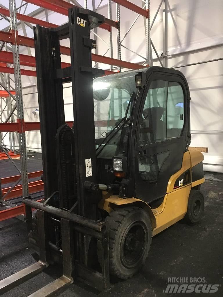 CAT DP 35 N Dyzeliniai krautuvai