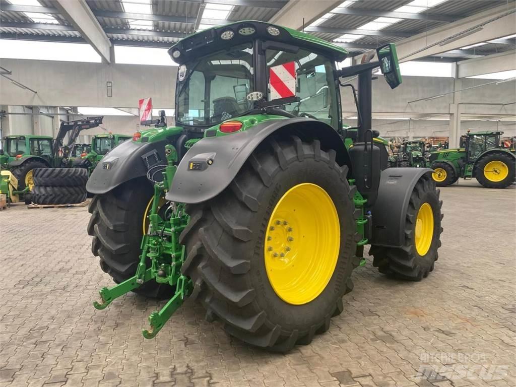 John Deere 6R 215 Traktoriai