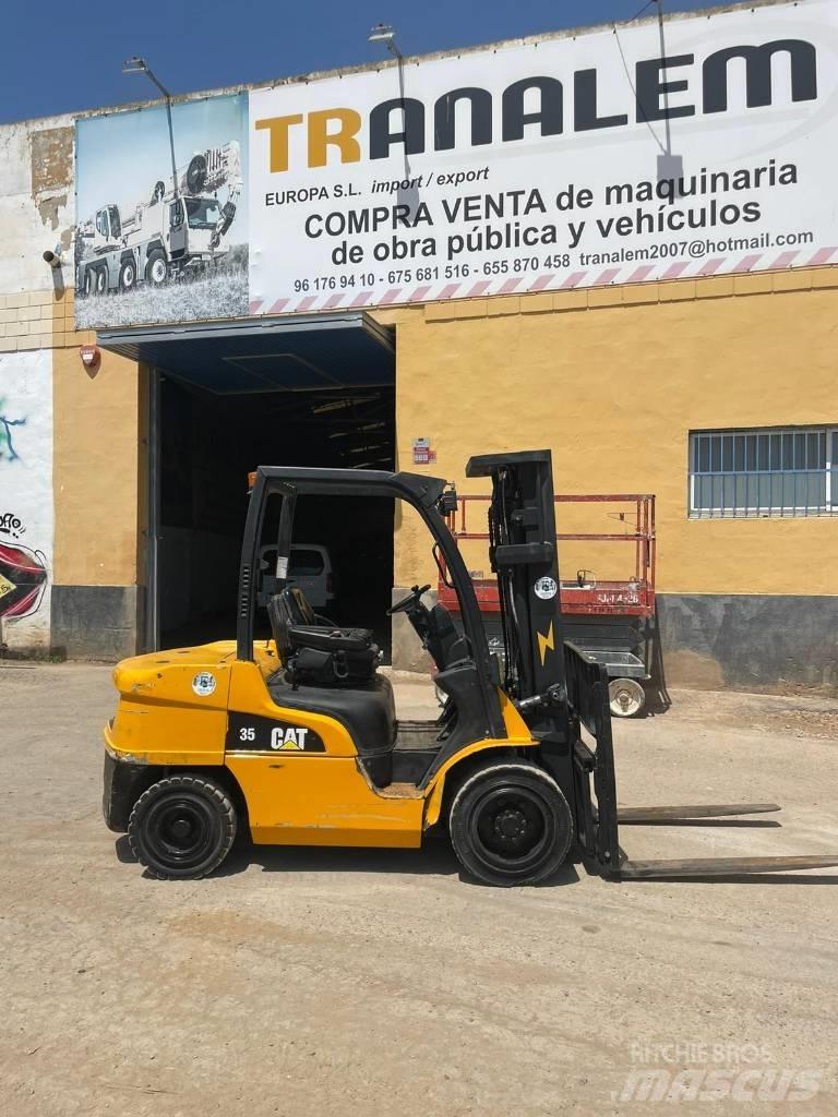 CAT 35 Dyzeliniai krautuvai