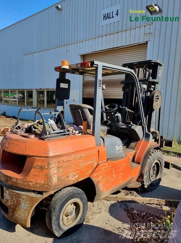 Toyota 02-7 FG A 50 LPG (dujiniai) krautuvai