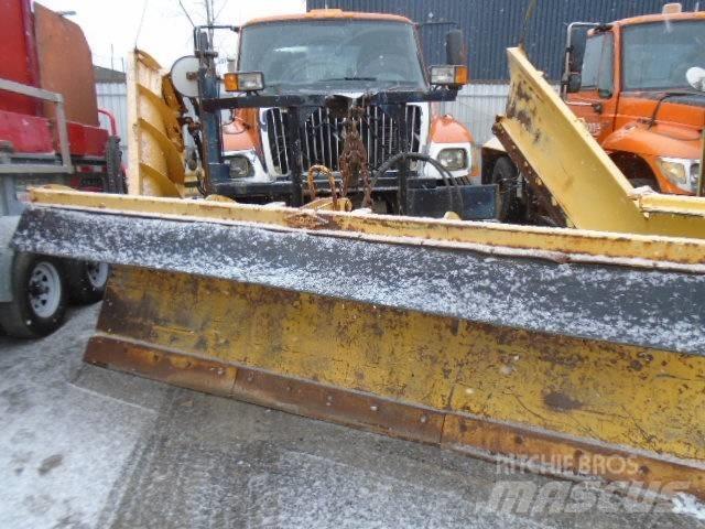 International 7400 Sniego peiliai ir valytuvai