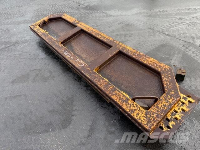 CAT TAILGATE Karjeriniai savivarčiai