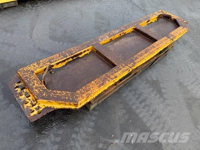 CAT TAILGATE Karjeriniai savivarčiai