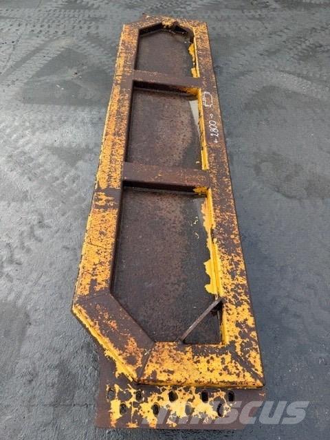 CAT TAILGATE Karjeriniai savivarčiai