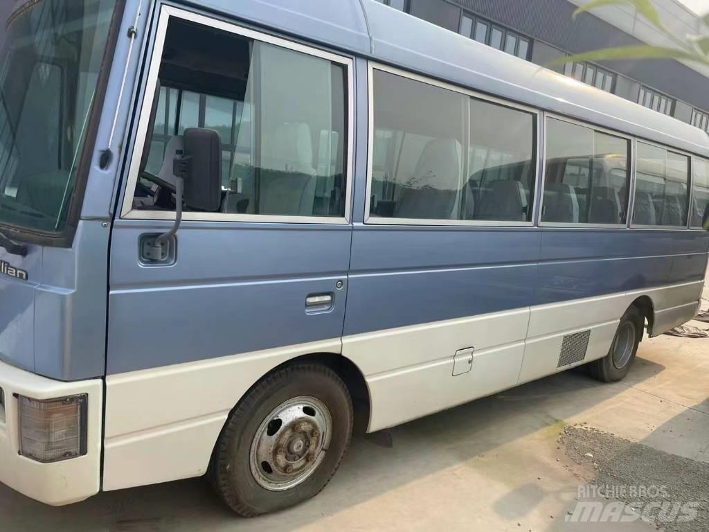 Nissan Civilian Tarpmiestiniai autobusai
