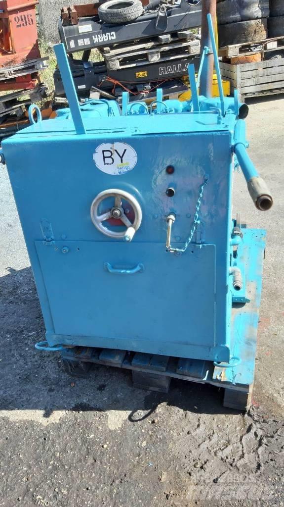 Hanix 32 HP Statyba - Kita