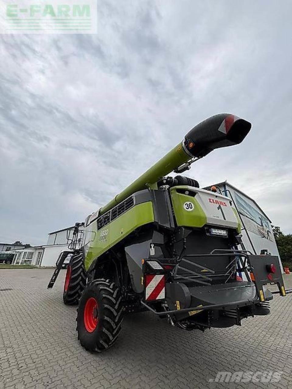 CLAAS lexion 6800 Derliaus nuėmimo kombainai