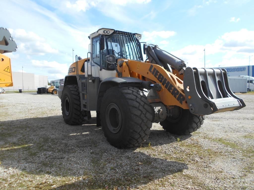 Liebherr L 580 Naudoti ratiniai krautuvai
