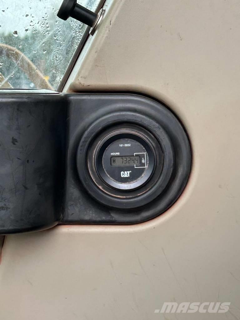 CAT 325 C LN Vikšriniai ekskavatoriai