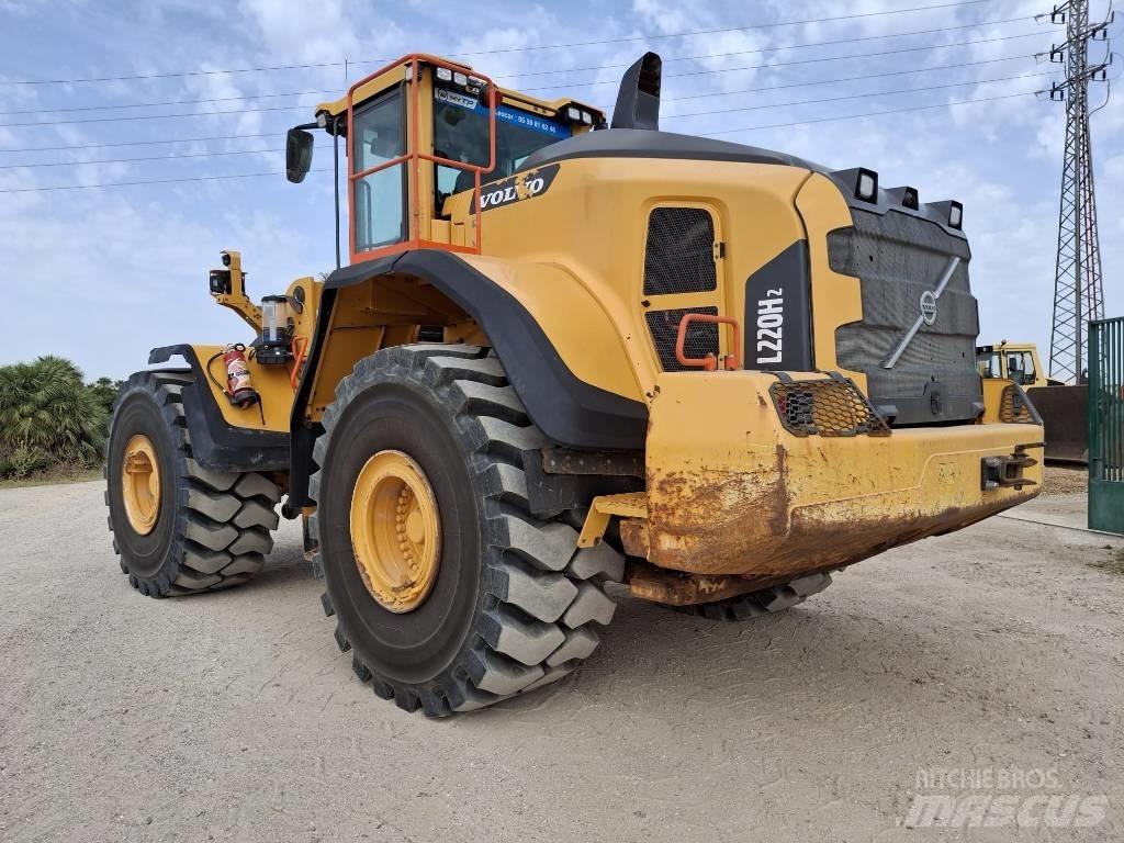 Volvo L 220 H Naudoti ratiniai krautuvai