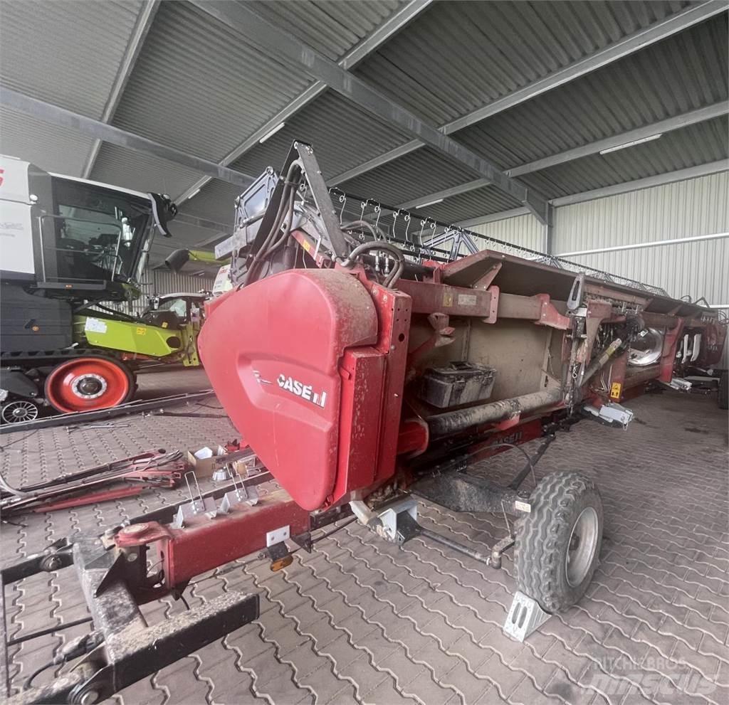 Case IH 8250 ASF Derliaus nuėmimo kombainai