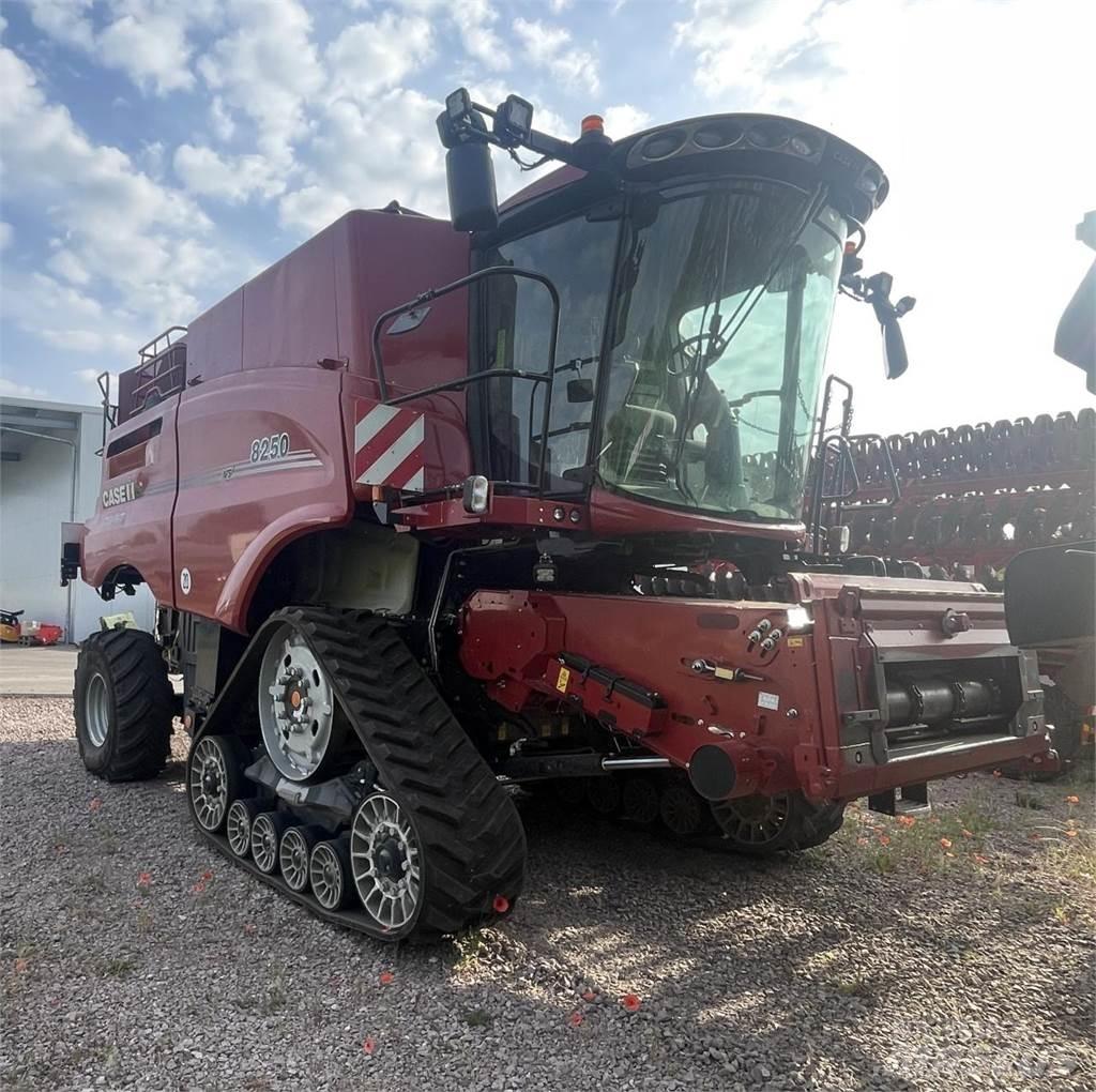 Case IH 8250 ASF Derliaus nuėmimo kombainai