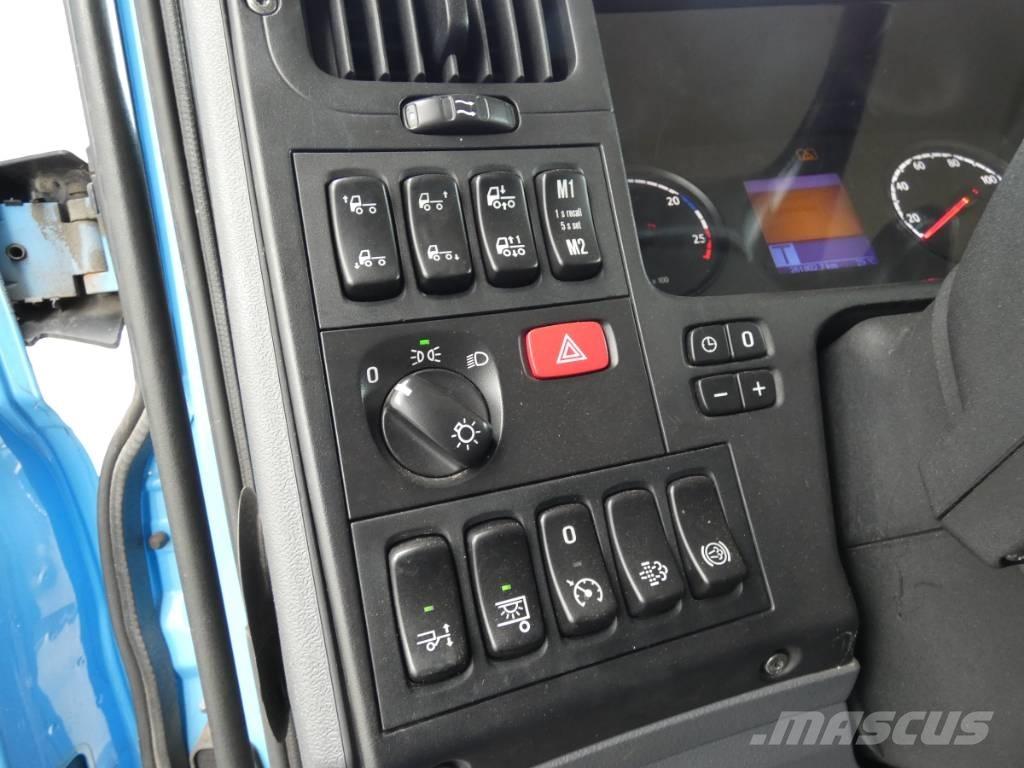 Scania P 250 Priekabos su tentu