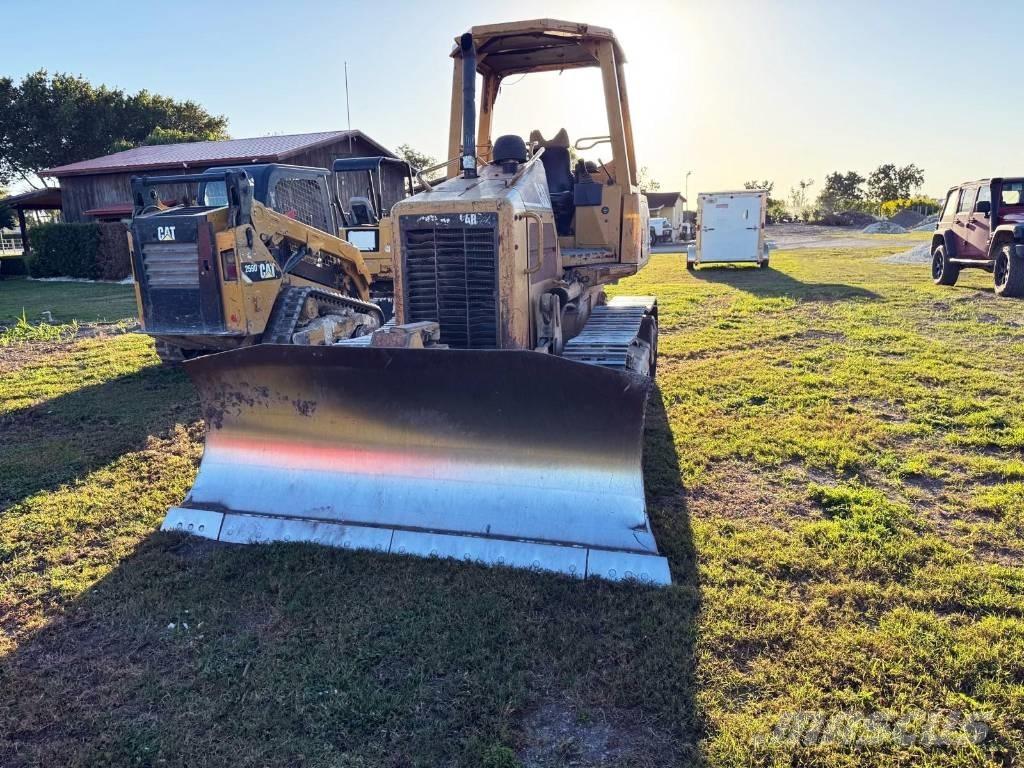 CAT D 3 G Vikšriniai buldozeriai