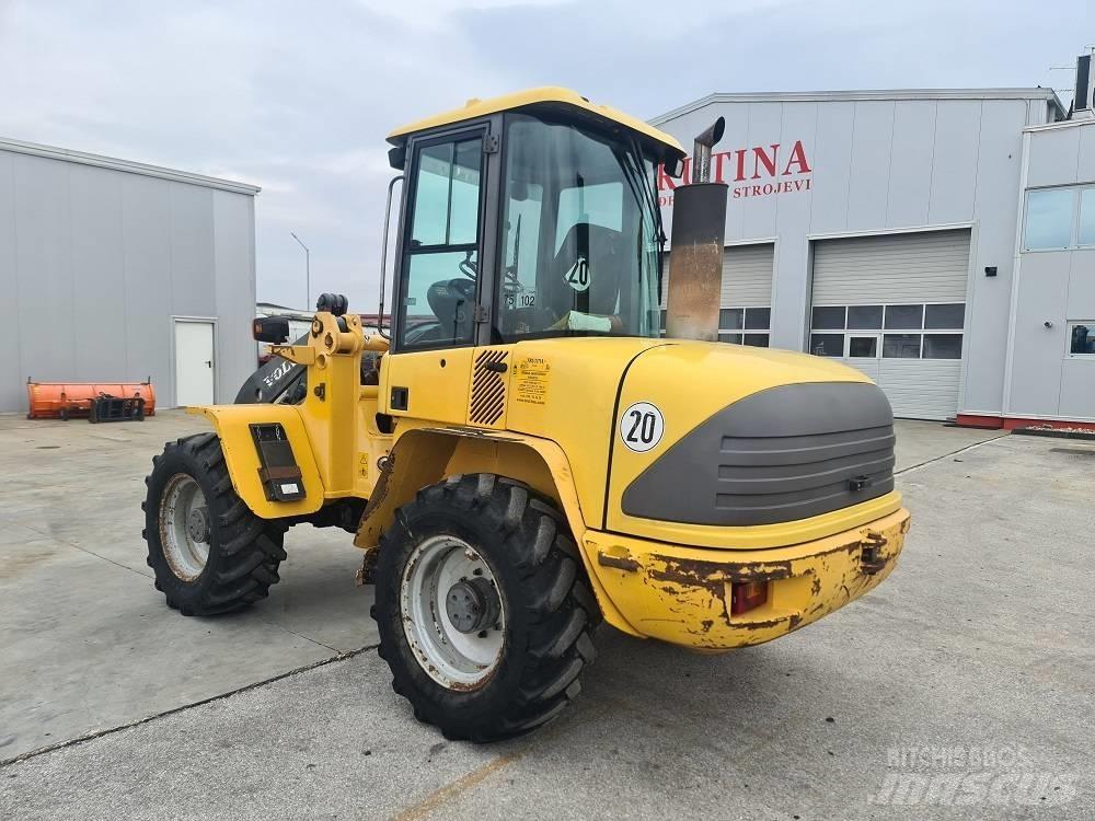 Volvo L 40 B Naudoti ratiniai krautuvai