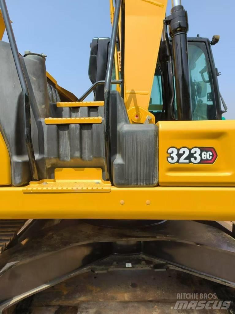 CAT 323 GC Vikšriniai ekskavatoriai
