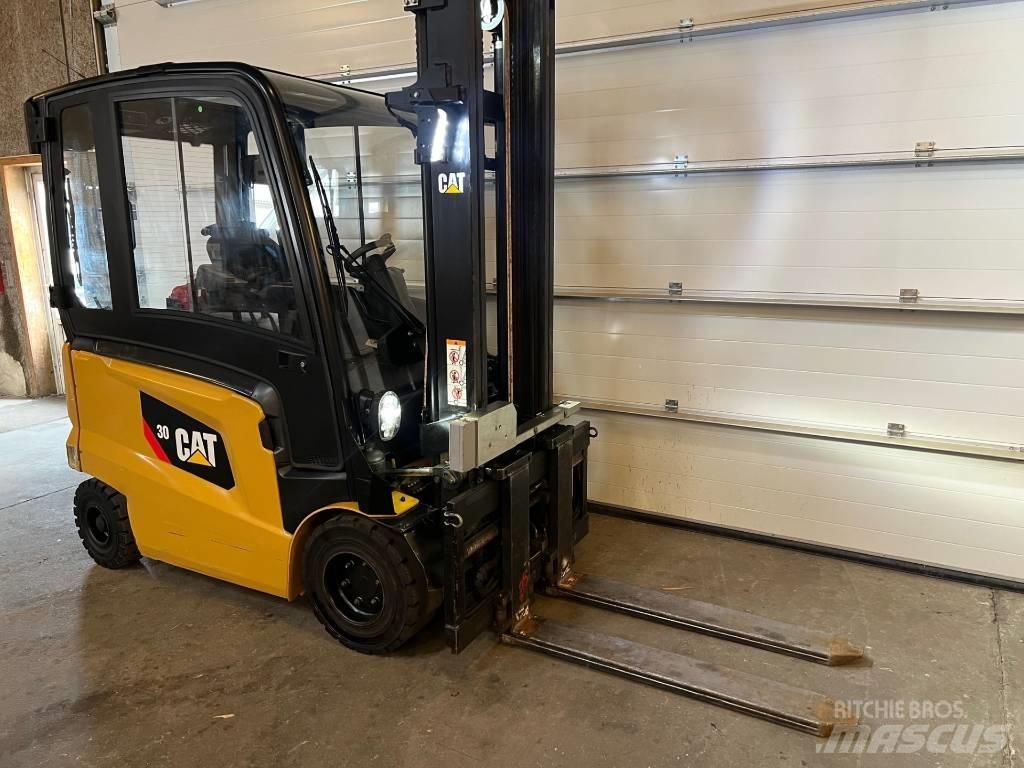 CAT EP30CN Elektriniai šakiniai krautuvai