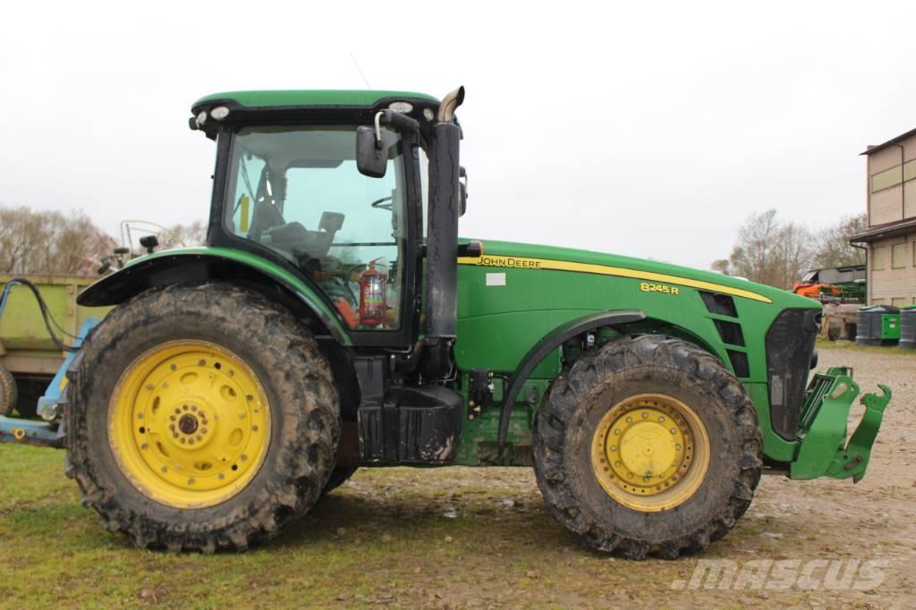 John Deere 8245 R Traktoriai