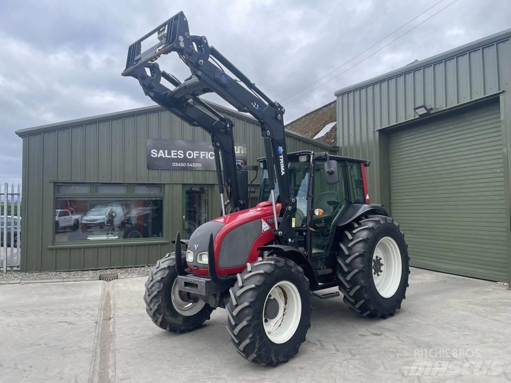 Valtra A 83 Traktoriai