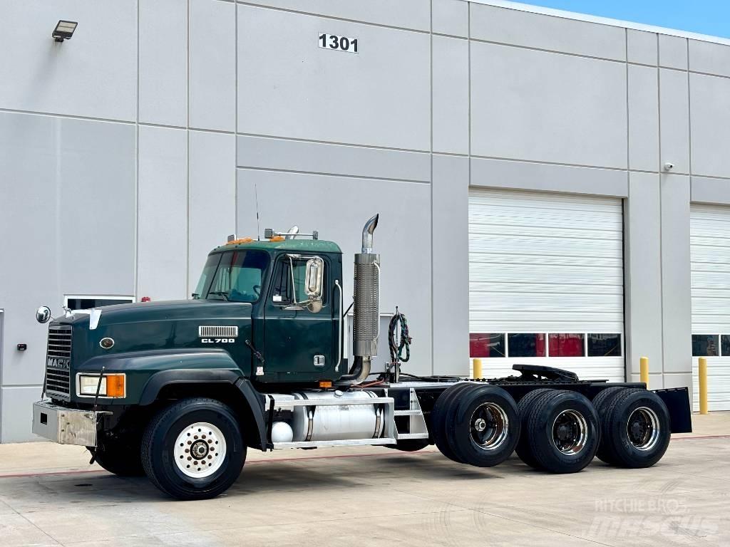 Mack CL 713 Naudoti vilkikai