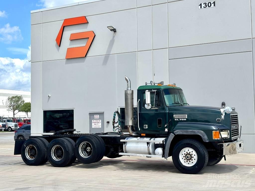 Mack CL 713 Naudoti vilkikai