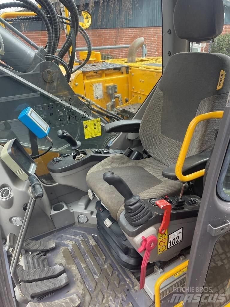 Volvo ECR235C Vikšriniai ekskavatoriai