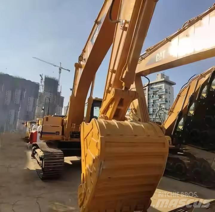 CAT CAT323B Vidutinės galios ekskavatoriai 7-12 t
